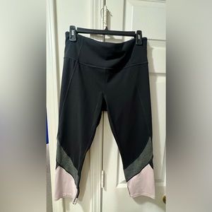 ATHLETA WOMENS CROPPED LEGGINGS SIZE LARGE